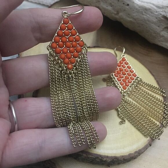 Amrita Singh diamond-shaped coral drop earrings - Picture 4 of 7